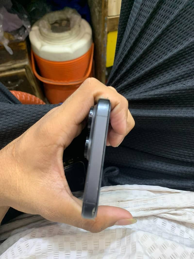 Apple iPhone 15 Pro Max 3