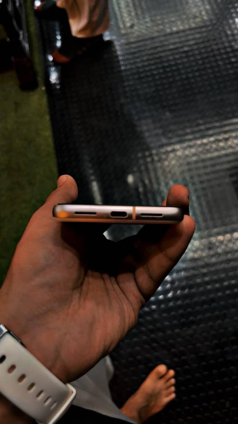 Google Pixel 8 4