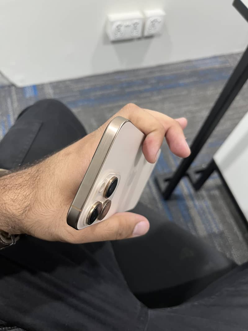 Apple iPhone 16 Pro Max 1