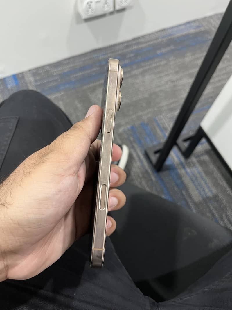 Apple iPhone 16 Pro Max 3