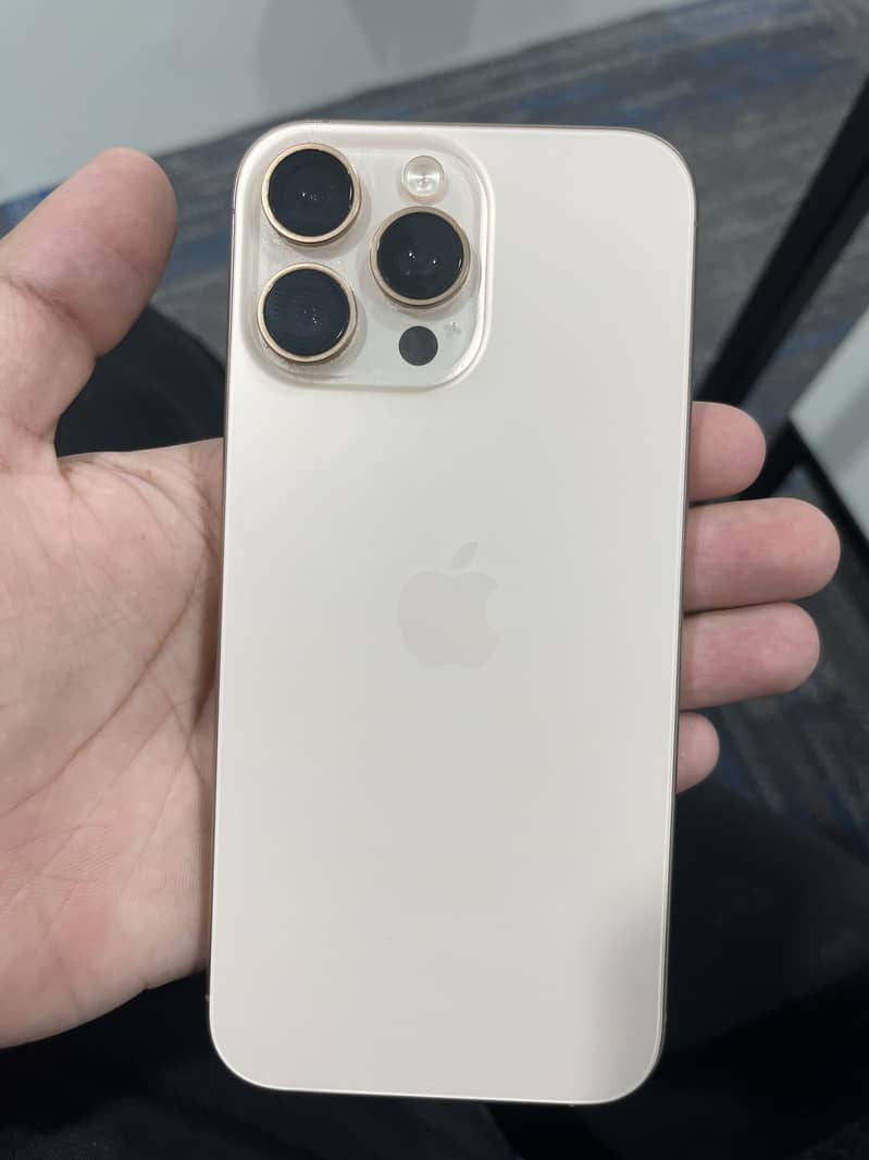 Apple iPhone 16 Pro Max 4