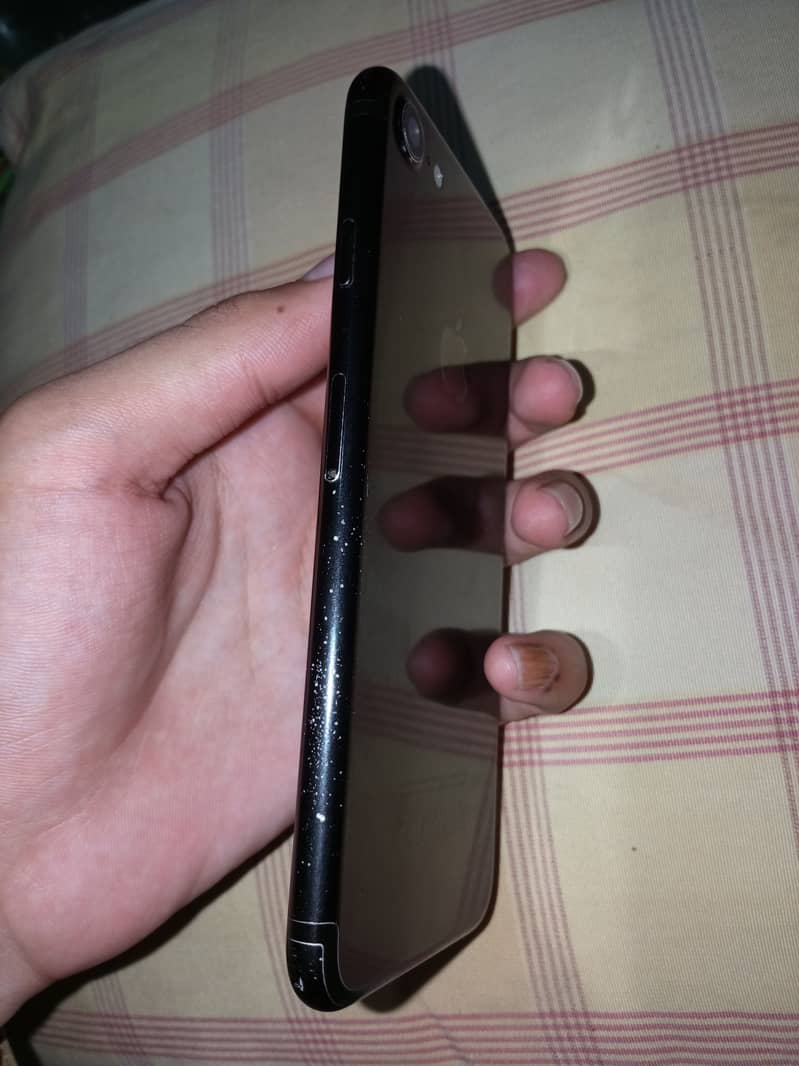Apple iPhone 7 2