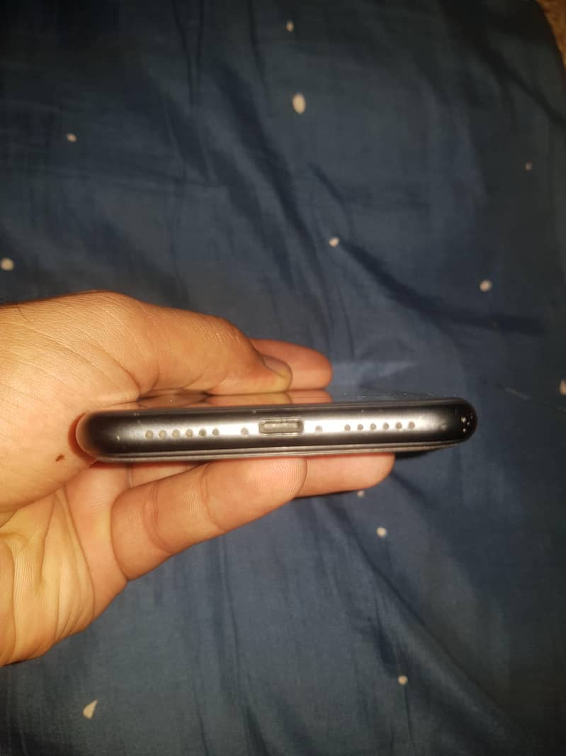 Apple iPhone 11 3