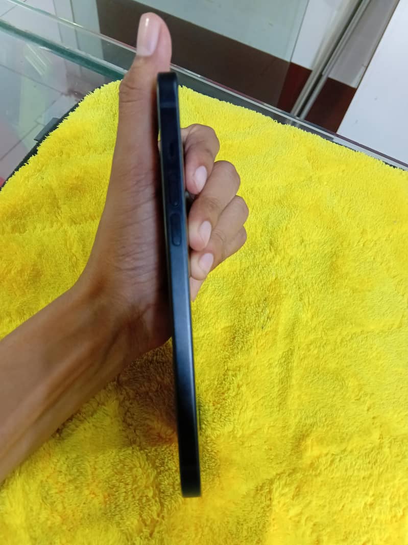 Apple iPhone 15 plus 4