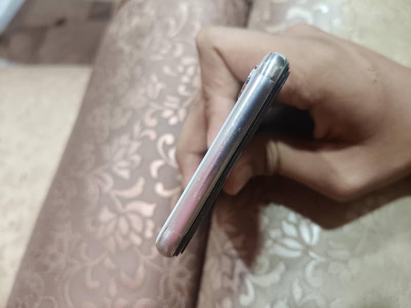 Apple iPhone X 3