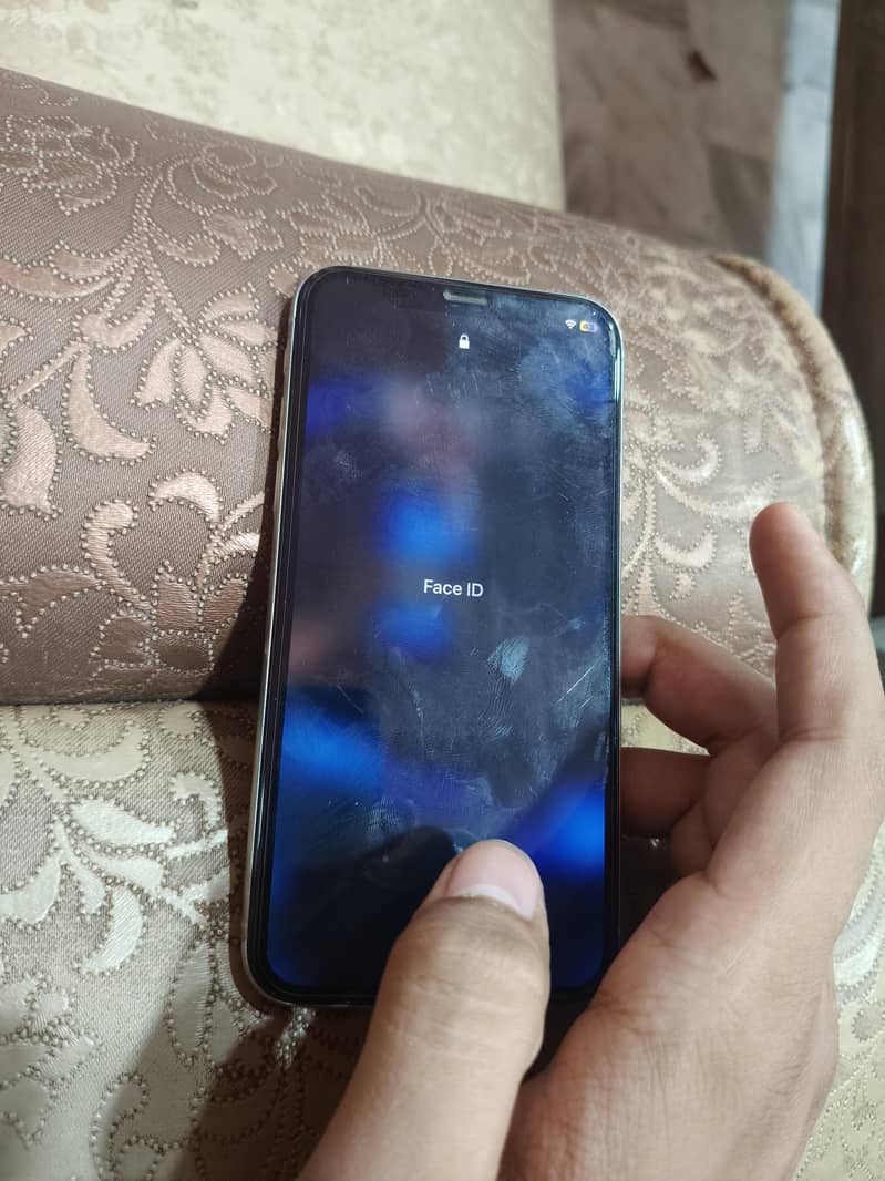 Apple iPhone X 4