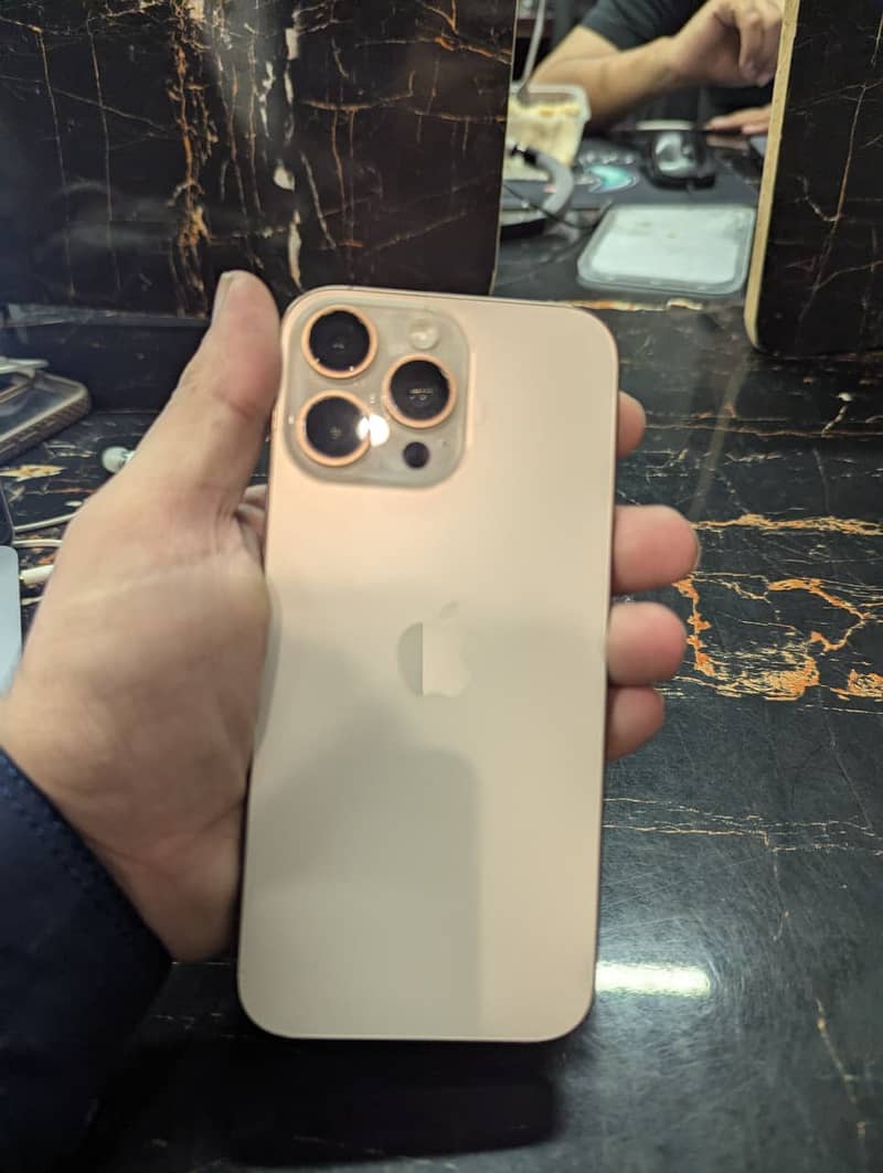 Apple iPhone 16 Pro Max 0