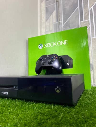 Xbox One / One S / One X with Games & Original Wireless Controller