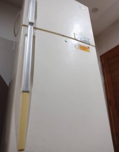 LG Large No-Frost Refrigerator – For Sale