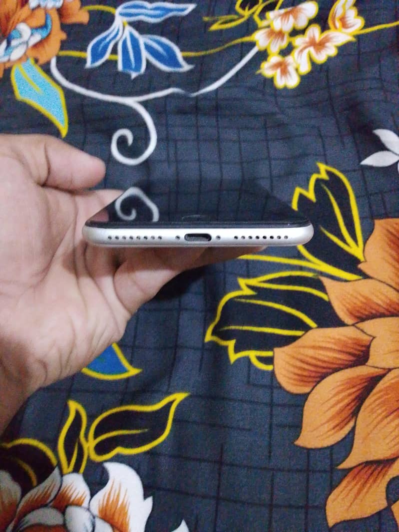 Apple iPhone 7 Plus 2