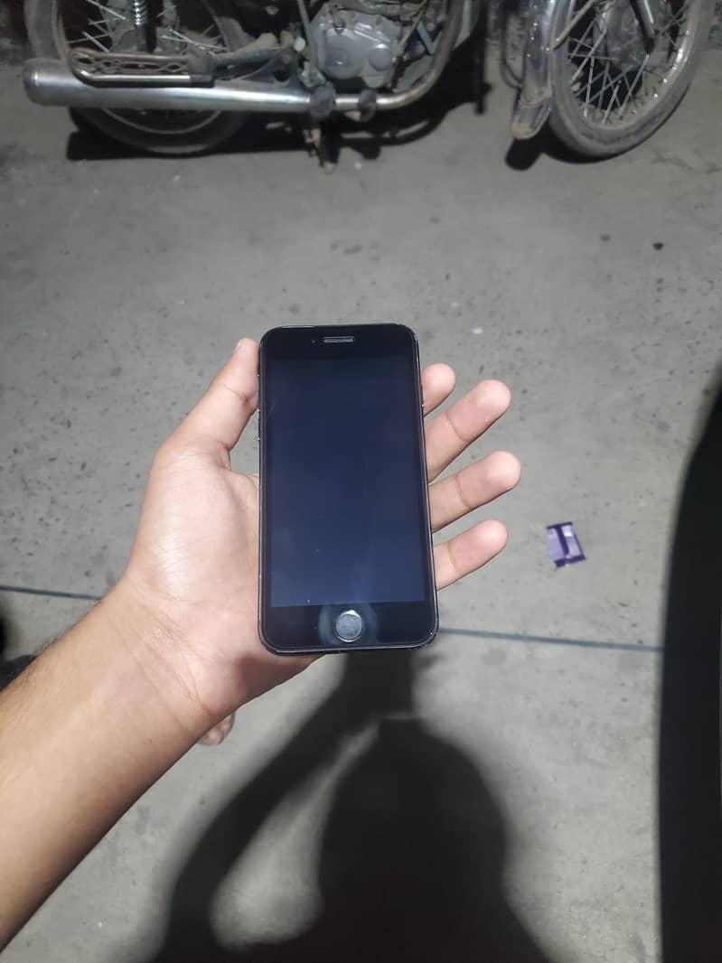 Apple iPhone 7 Plus 2