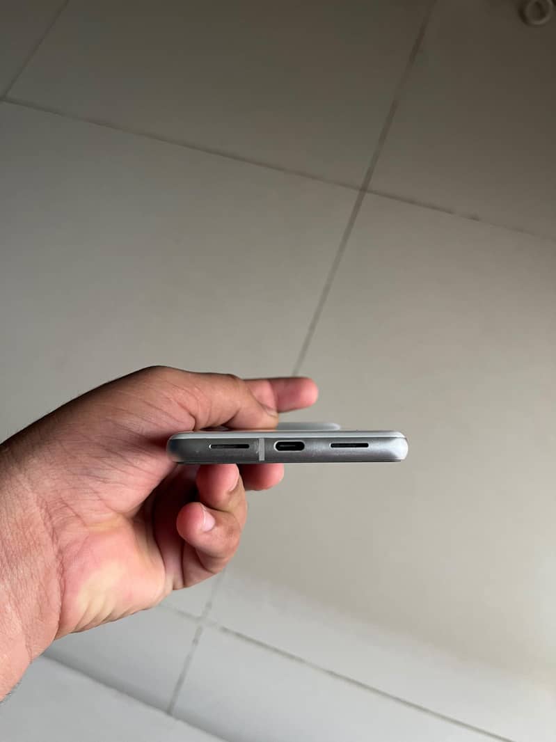 Google Pixel 7 4