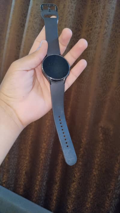 Samsung Galaxy Watch 4 - with Charger - 100% original watch