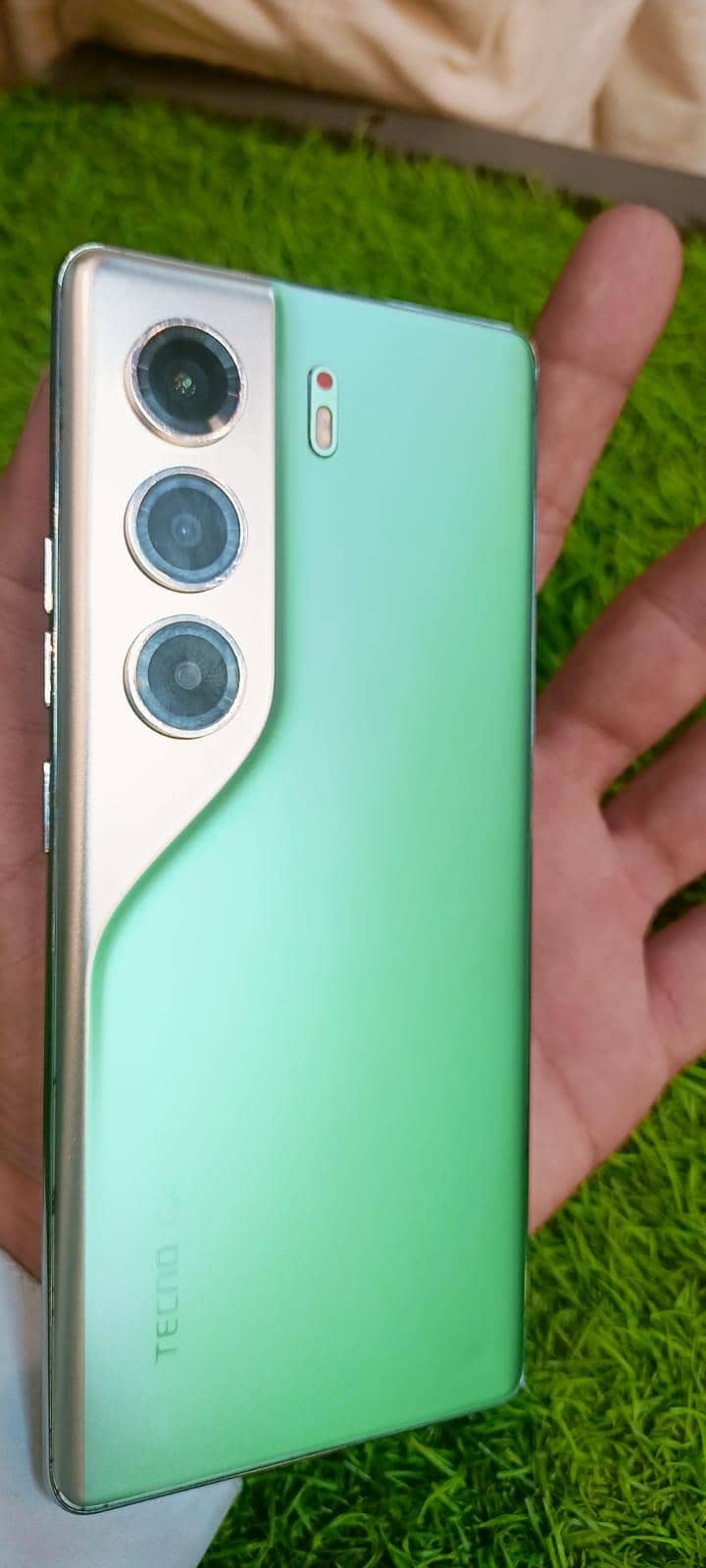 Tecno CAMON 40 Pro 2