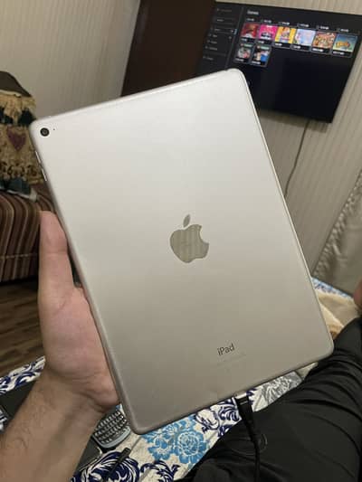 Apple iPad Air 2 - 16GB Silver (Wi-Fi Only) - Clean Condition