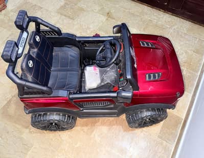 kids battery operated electric jeep car good condition ( with charger)