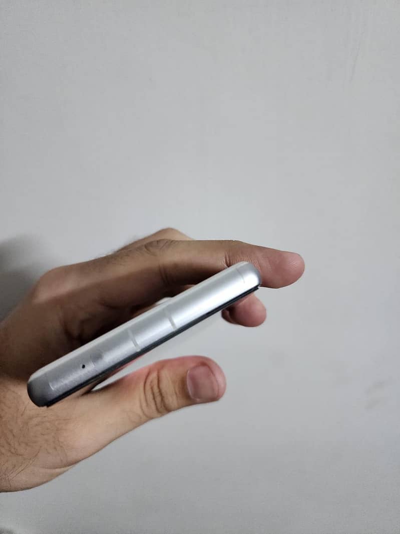 Google Pixel 7a 4