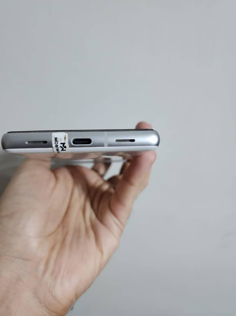 Google Pixel 7a 5