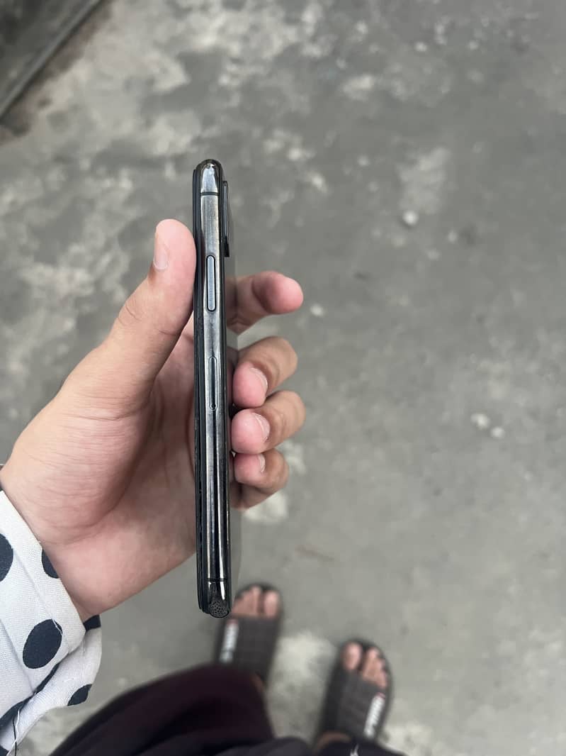 Apple iPhone X 0