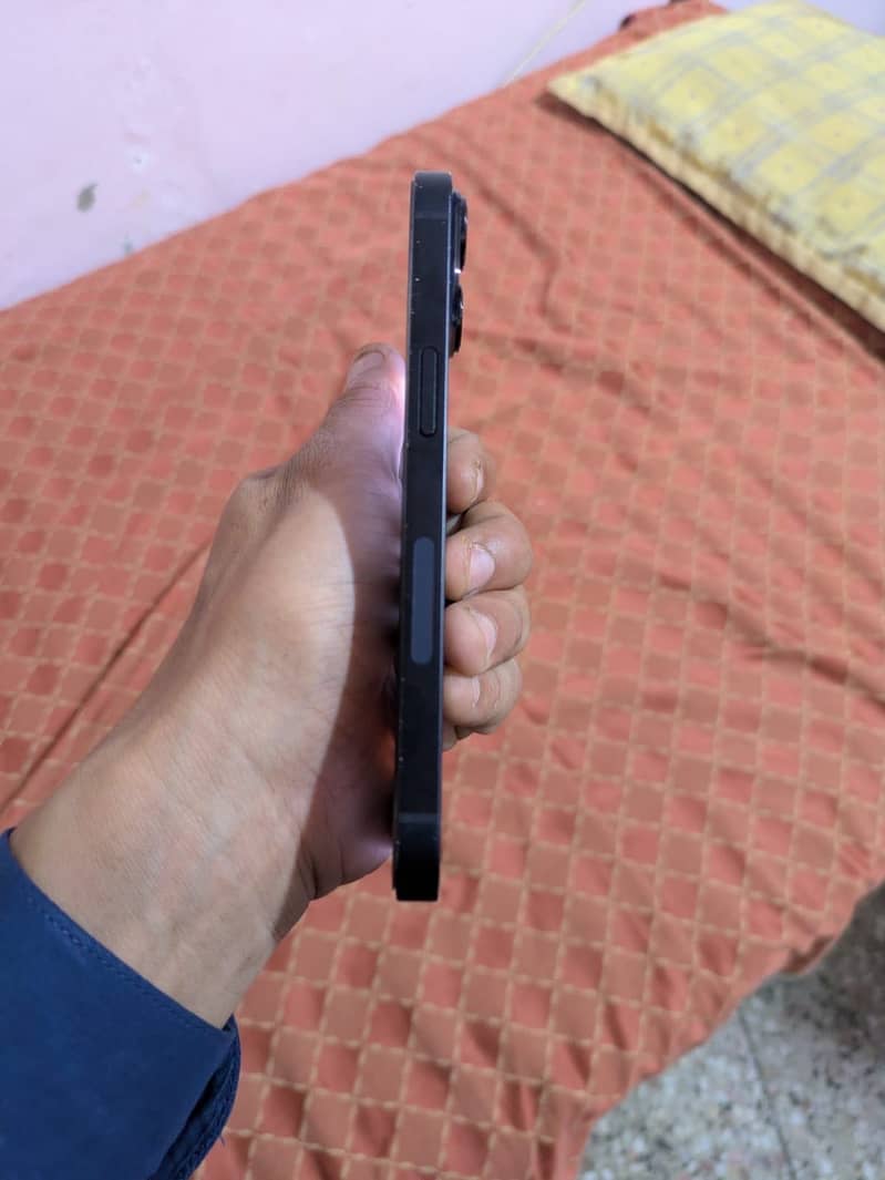 Apple iPhone 14 4
