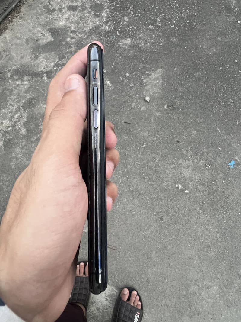 Apple iPhone X 3
