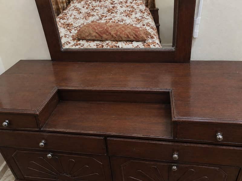 dressing table 0