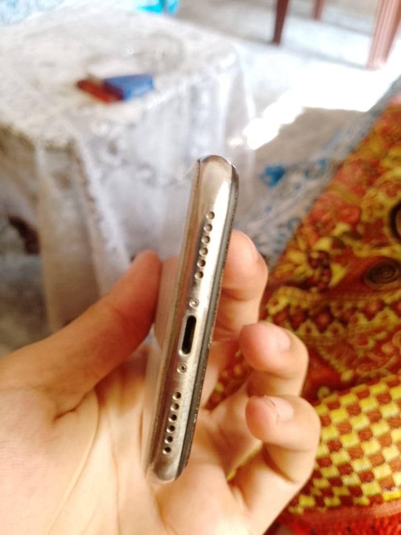 Apple iPhone X 3