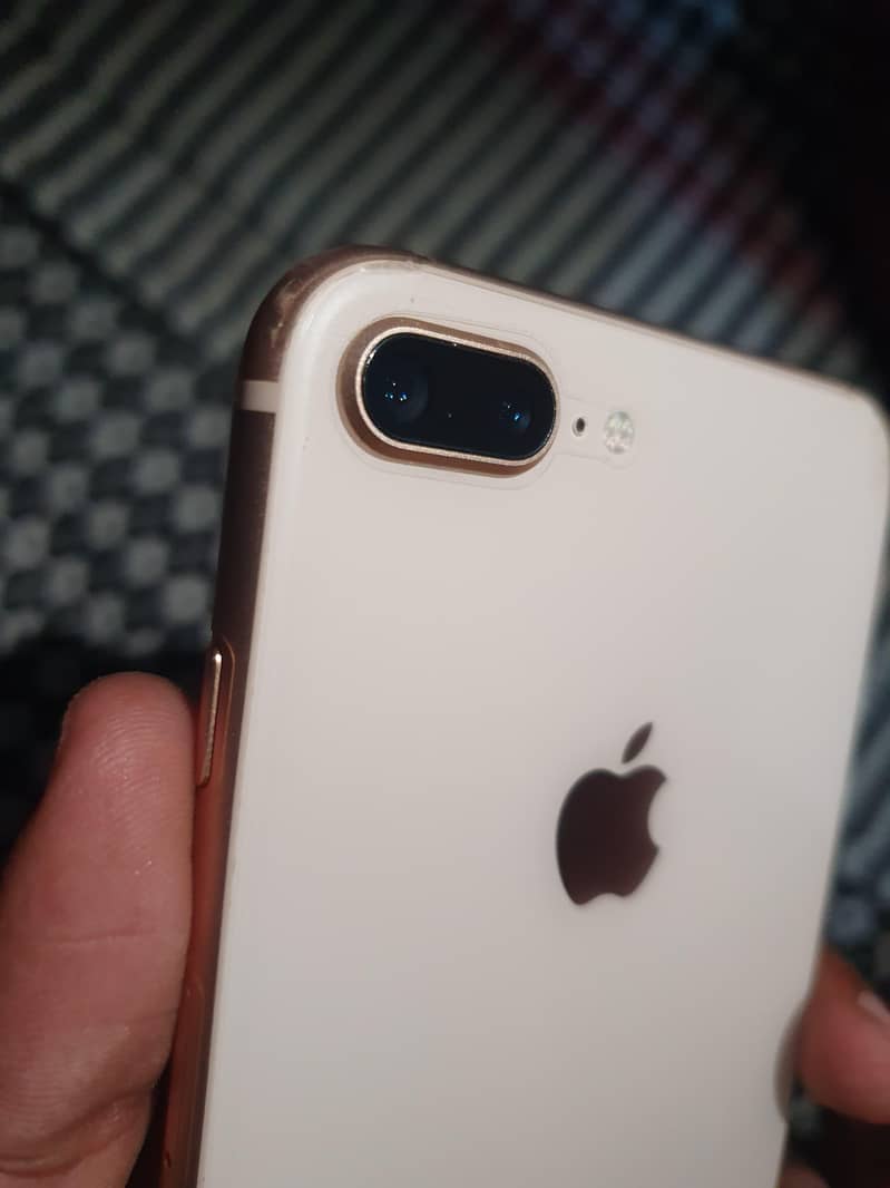Apple iPhone 8 Plus 1