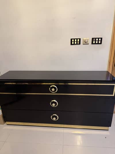 Dresser for Sale (like new) Bought only 6 months back