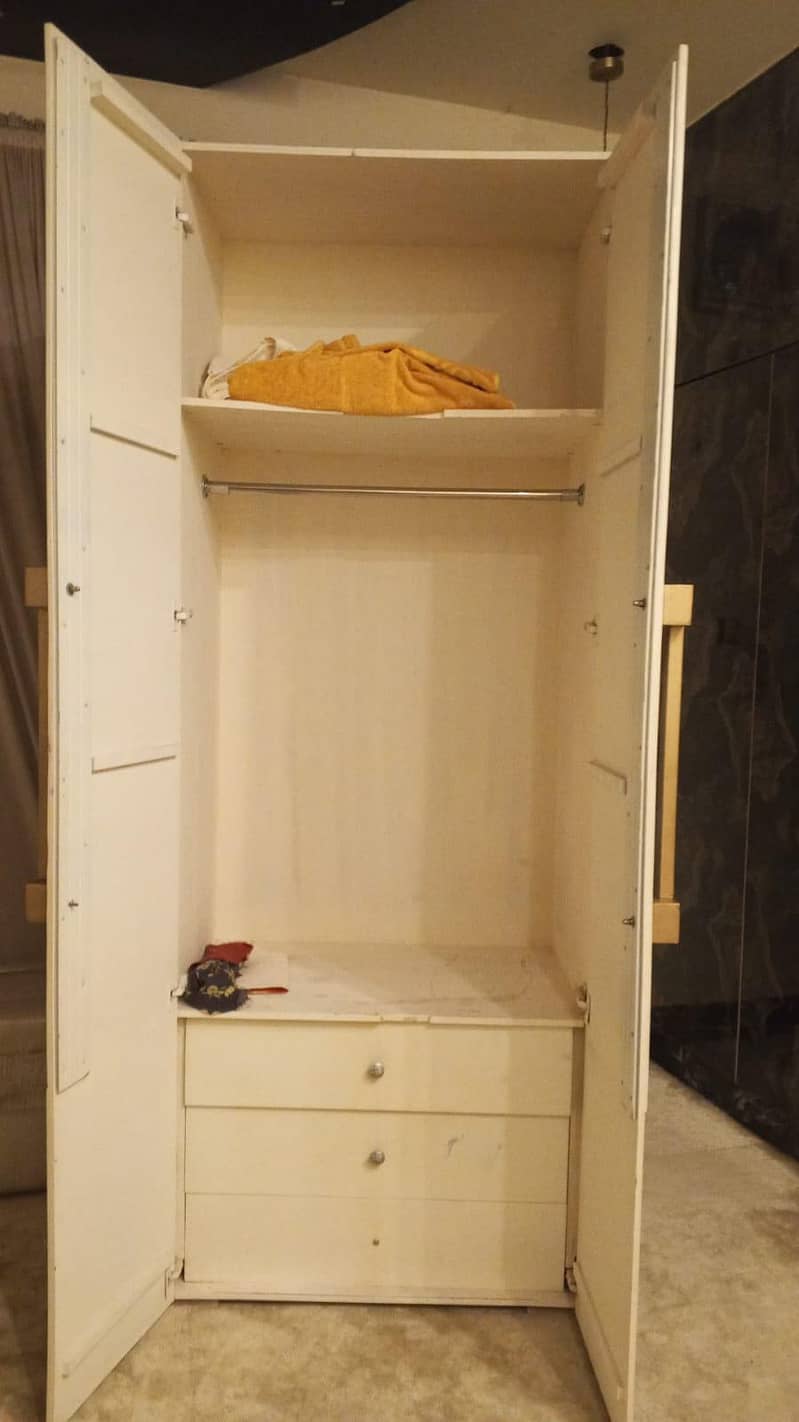 wardrobe 0