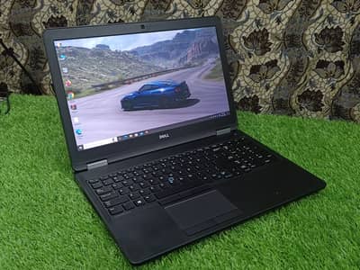 Dell Latitude 5570 ( i5 6th HQ 8GB 256GB 15.6inch 1080i 2GB Radeon)
