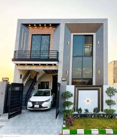 5 MARLA BRAND NEW LUXURY HOUSE FOR RENT.
