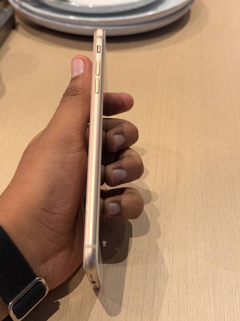 Apple iPhone 8 Plus 3