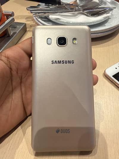Samsung J5