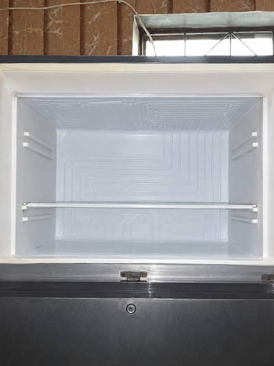 full size frig 10/10 cooling new condition