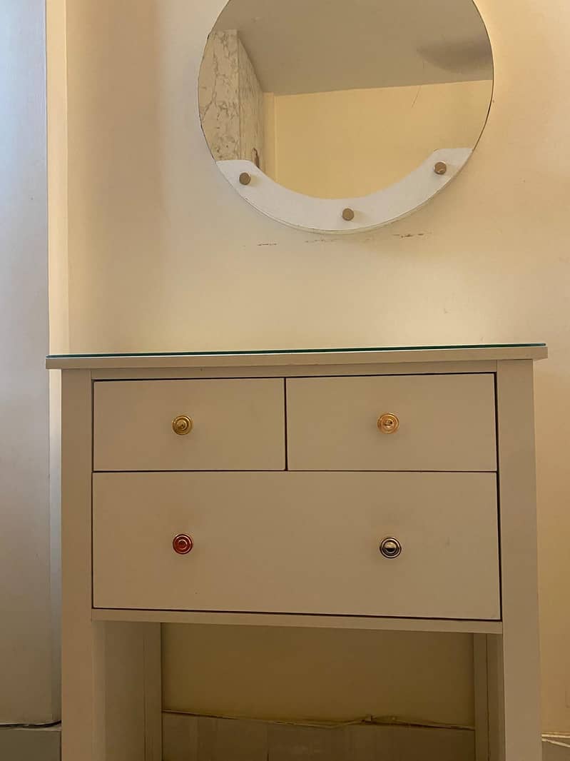 dressing table and mirror 0