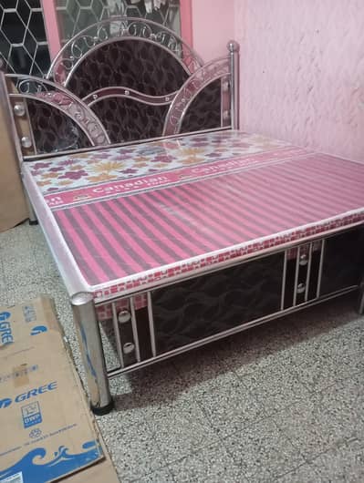 iron double size new bed avalible for sell urgent