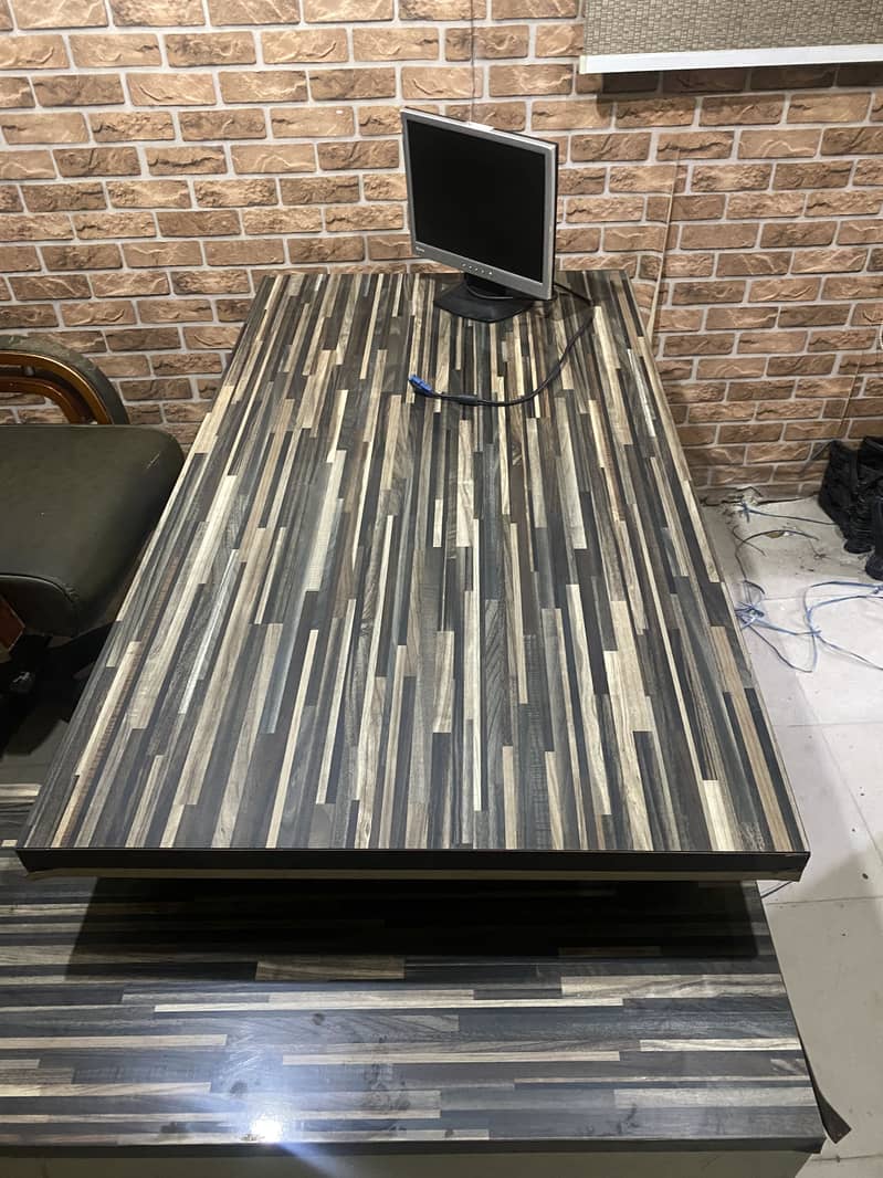 Office table / computer table - good condition 3