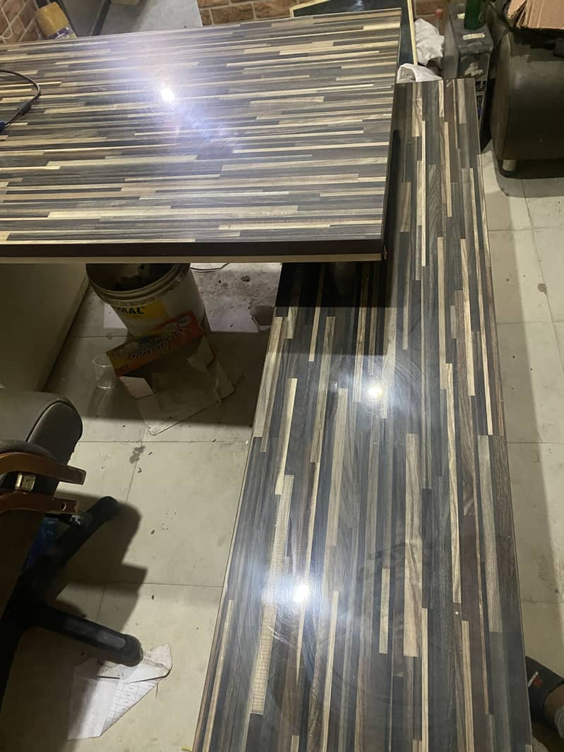 Office table / computer table - good condition 4