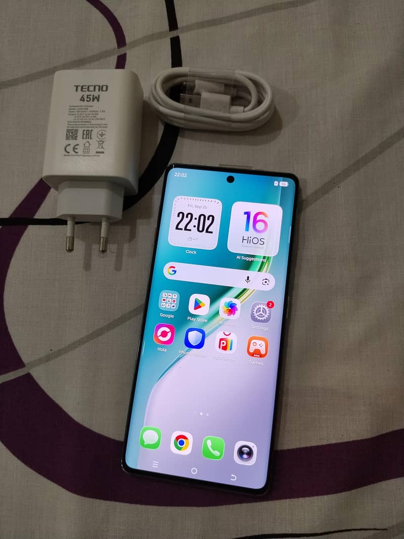 Tecno CAMON 40 Pro 1