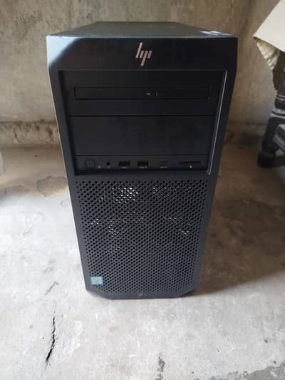 HP Z2 G4 / i7 8700 / 16GB DD4 / 256GB NVME
