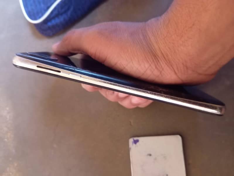 Sharp Aquos R2 0