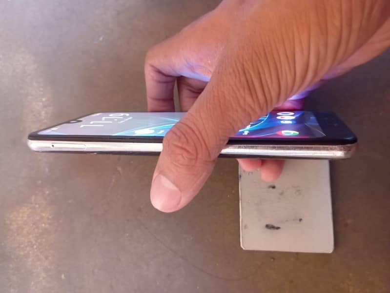 Sharp Aquos R2 2