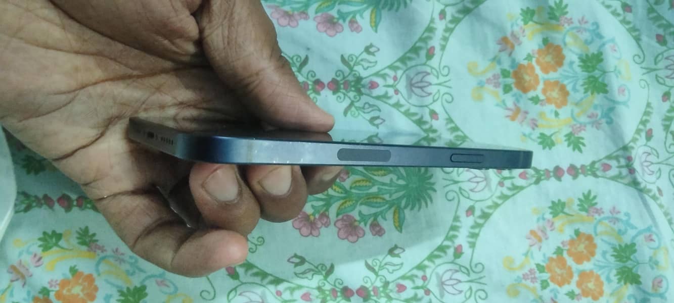 Apple iPhone 12 3