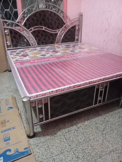 new king size bed avalible for sell urgent