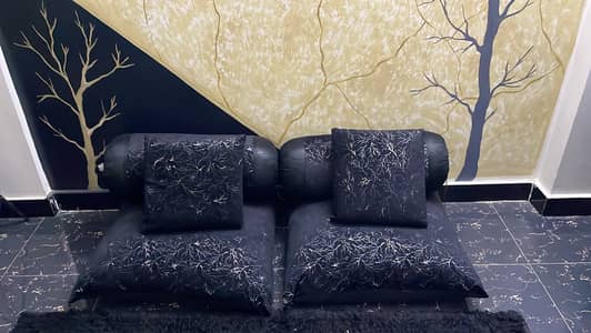 COFFEE TABLE AND SOFAS WITH FARSHI GAO TAKYA’S