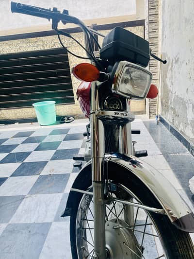 Honda 125 self start silver edition 2022 model registered 2023 .