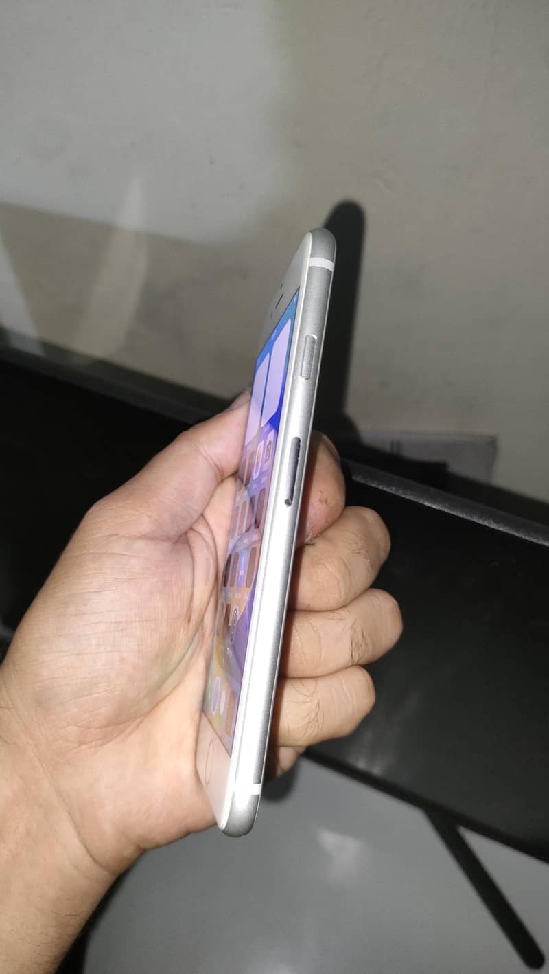 Apple iPhone 8 3