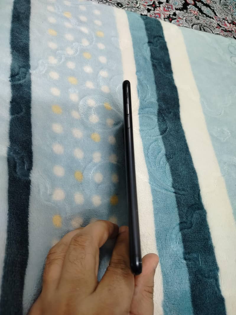 Apple iPhone 7 Plus 3