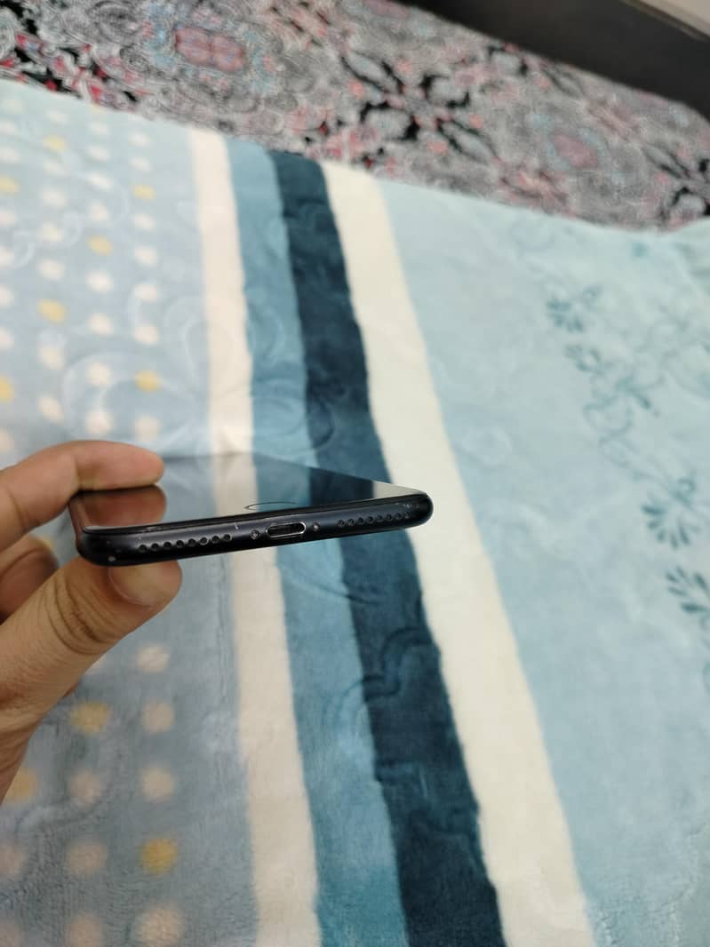 Apple iPhone 7 Plus 4